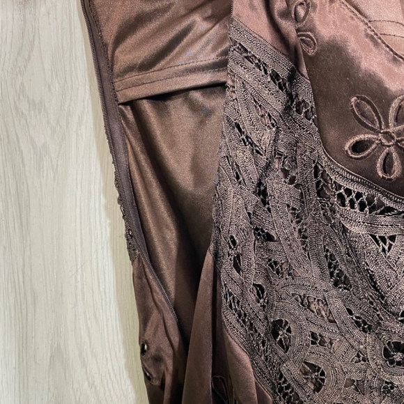 Sue Wong brown halter crochet cutout floral gown, Size 2 - Picture 7 of 15